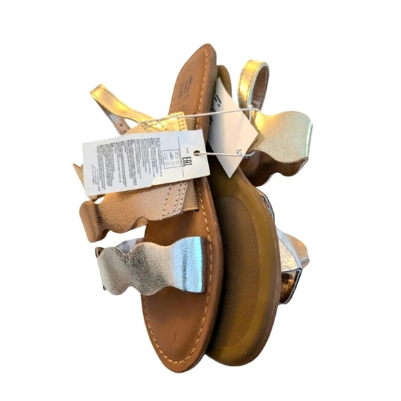 NWT Gap Kids Girl's Metallic Shiny Scalloped Silver Sandal SZ 12 - Picture 7 of 9